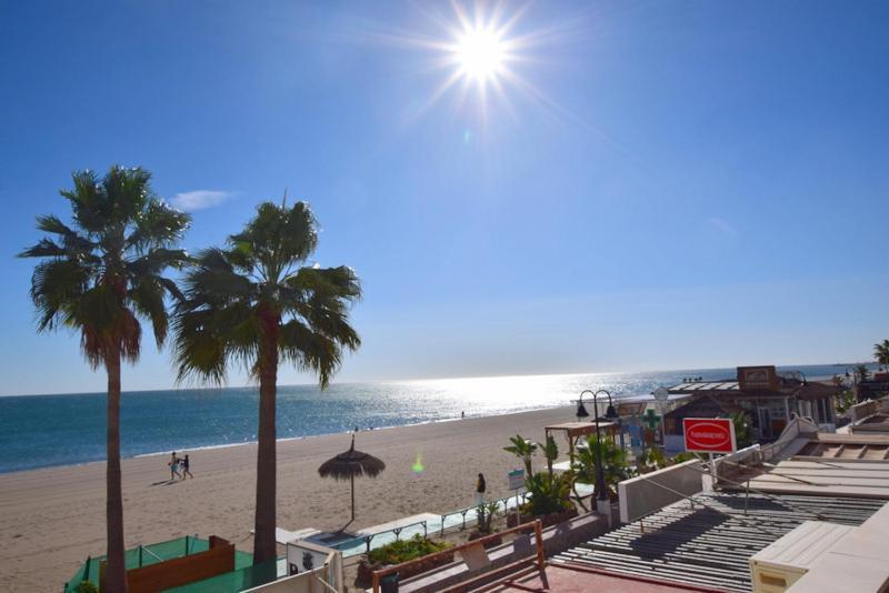 Carihuela 1ª Linea De Playa Apartment Torremolinos Luaran gambar